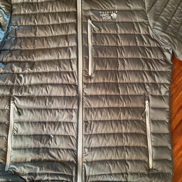 Men’s down jacket by Mountain Hardwear - Picture 2 of 10
